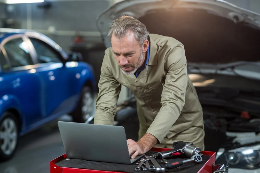 mechanic-using-laptop